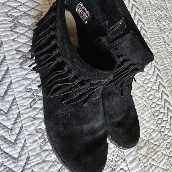 UGG Black (real) Suede Fringed Short Ankle Boots Size 11 (42) EUC - Picture 2 of 8